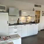 Joli Climatisé Avec Jardin Dans Résidence Avec Piscine * Antibes