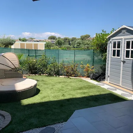 Joli Climatisé Avec Jardin Dans Résidence Avec Piscine